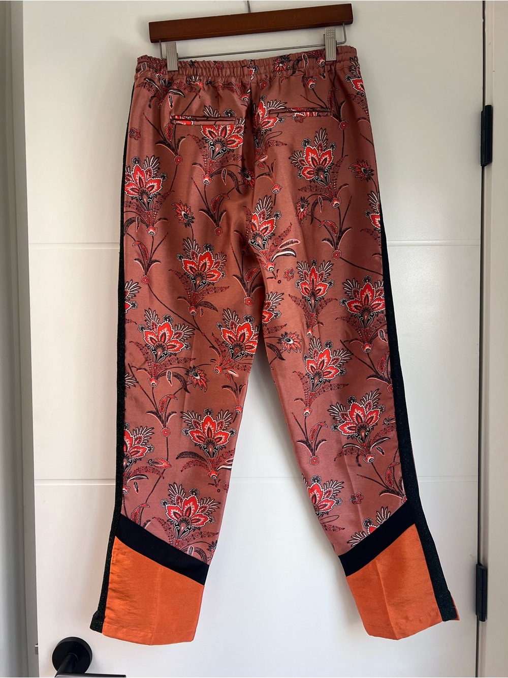 Scotch & Soda Rust Orange Floral Cropped Ankle Pants with Black Trim - Picture 4 of 6